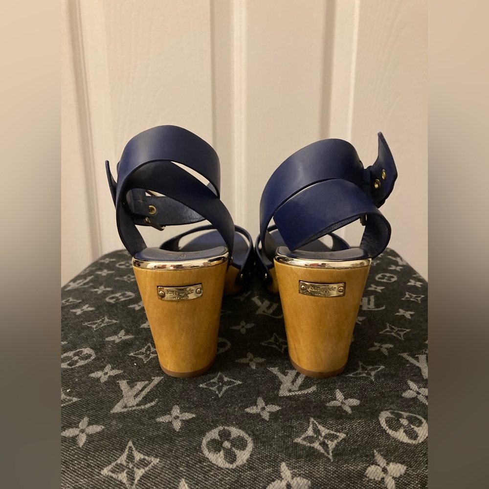 Kate Spade Blue Gold Strappy Wood Heels 8 - Picture 4 of 6